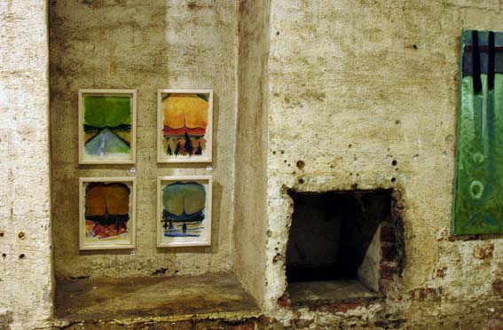 567x372 pixels (58K)