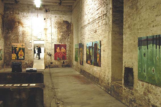 567x377 pixels (57K)