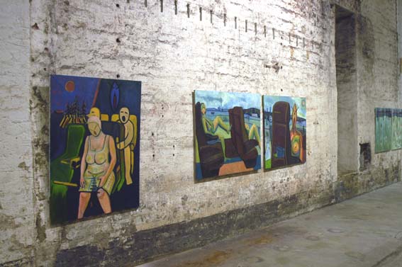 567x377 pixels (57K)