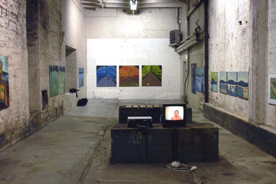 567x377 pixels (45K)